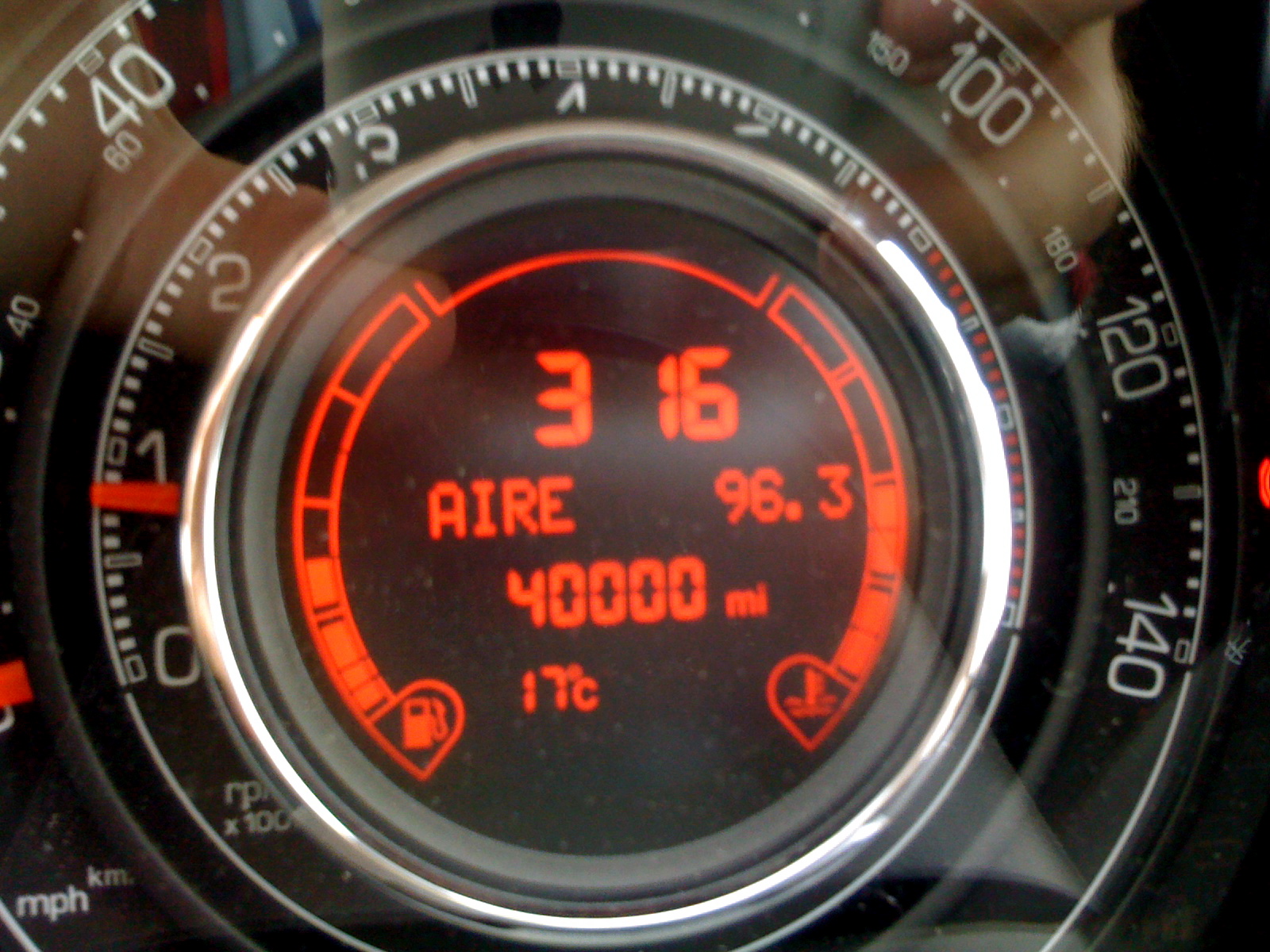 Fiat 500 odometer at 40000