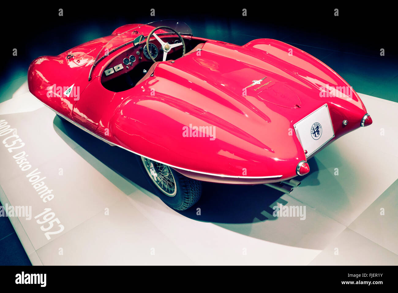 00 1952-disco-volante-spider-in-the-alfa-romeo-museum-FJER1Y.jpg