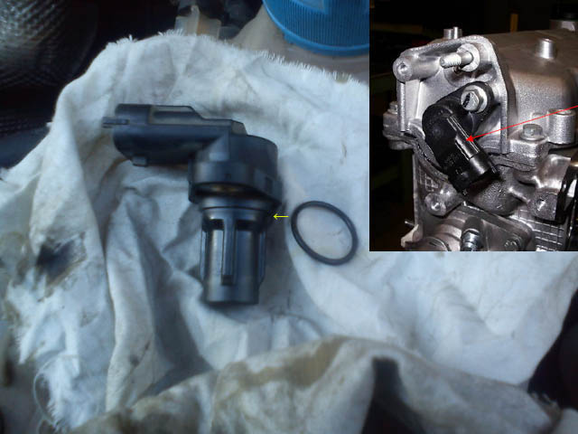 04_remove_camshaft_phase_position_sensor-jpg.192725