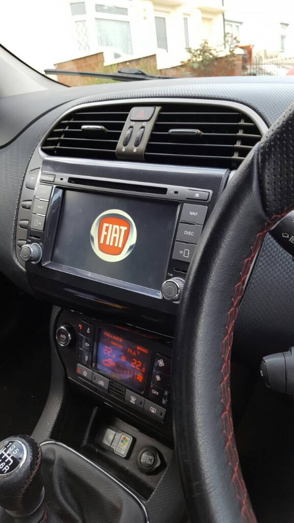 Removal of panel between radio and climate control, FIAT Bravo 2 (2007+)