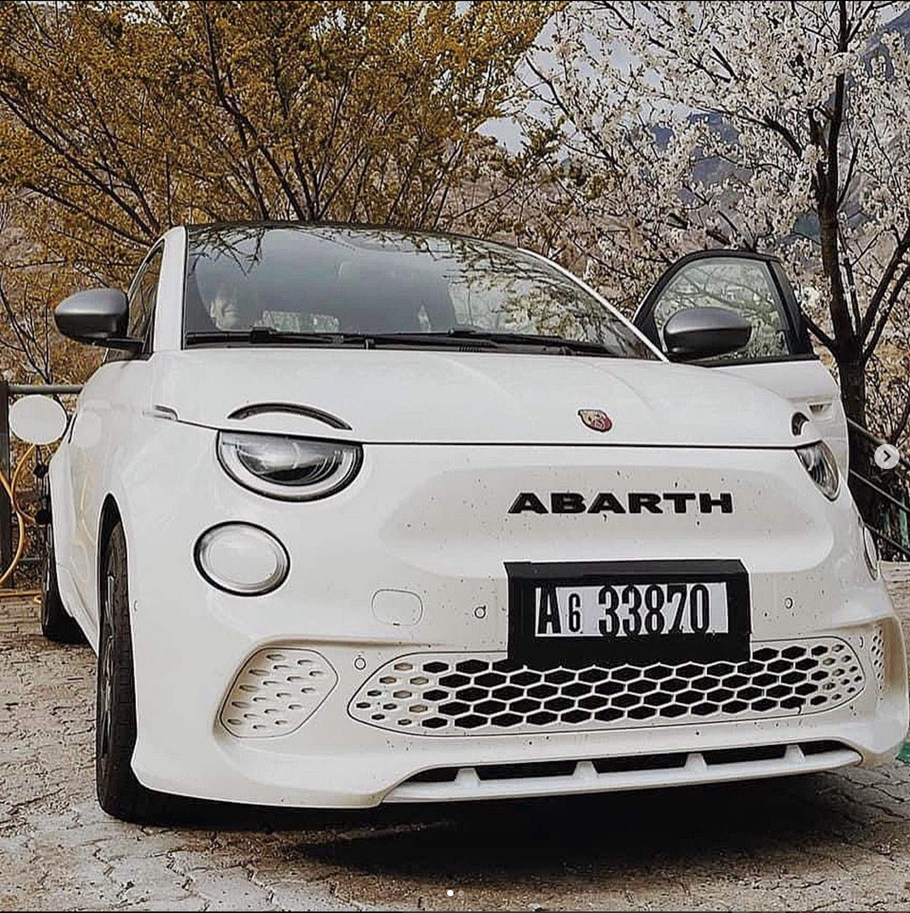 Abarth 500e Cabrio-1.jpeg