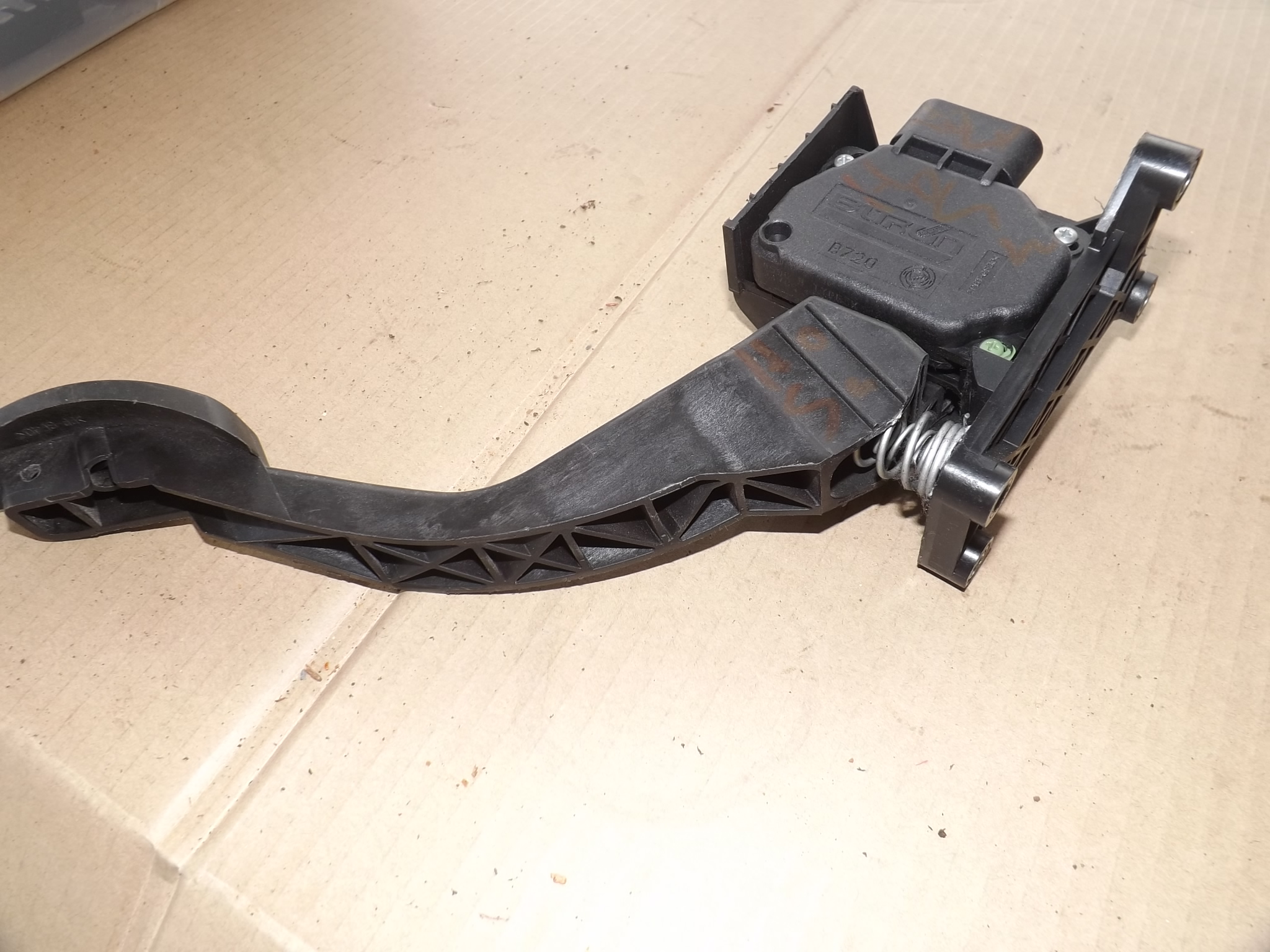 Accelerator pedal (2).JPG
