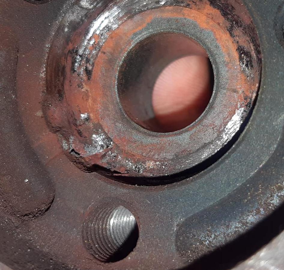 Broken-corroded_Key_(crankshaft_cog).jpg