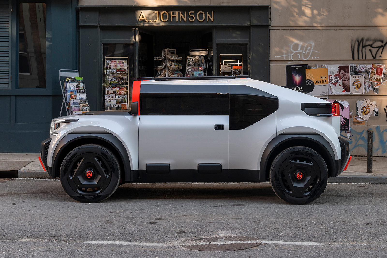 citroen-oli-2022-side-static.jpg