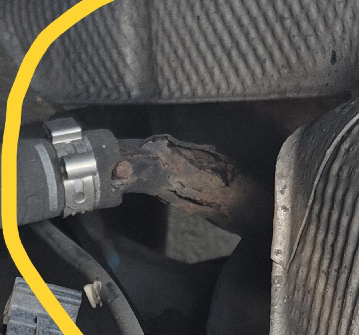Corroded_pipe_zoom_in.jpg