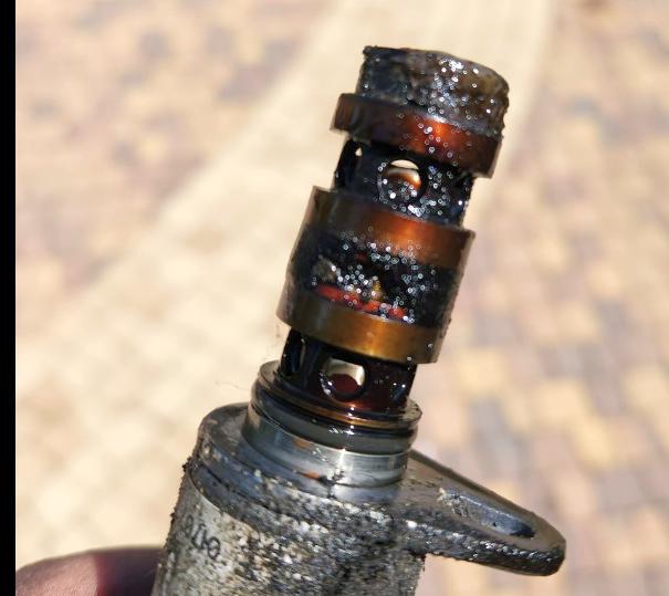 Dirty_clogged_VVT_solenoid_valve.jpg