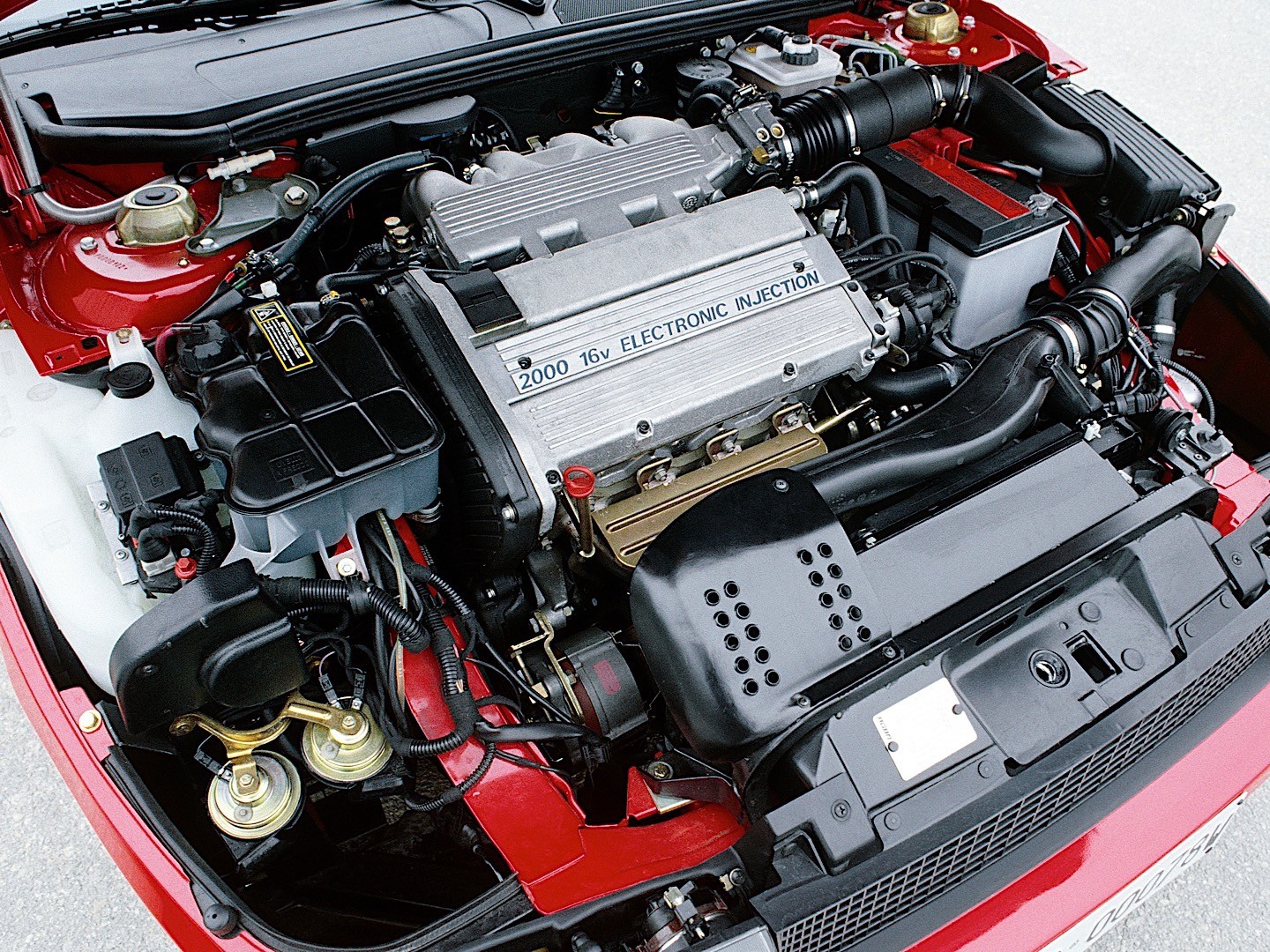 FIAT-Coupe-836_10 engine bay.jpg