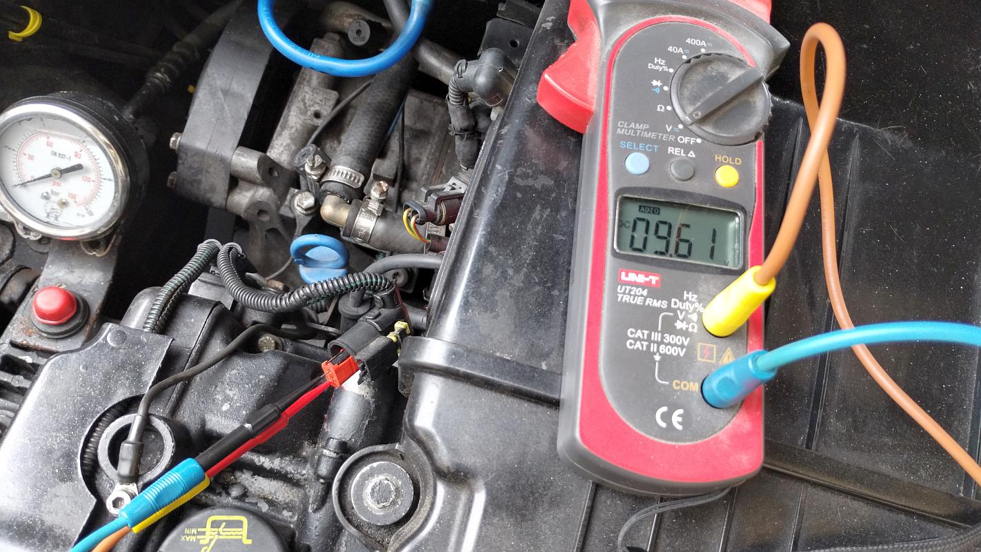 Ignition_ON_voltage_on_the_VVT_plug.jpg