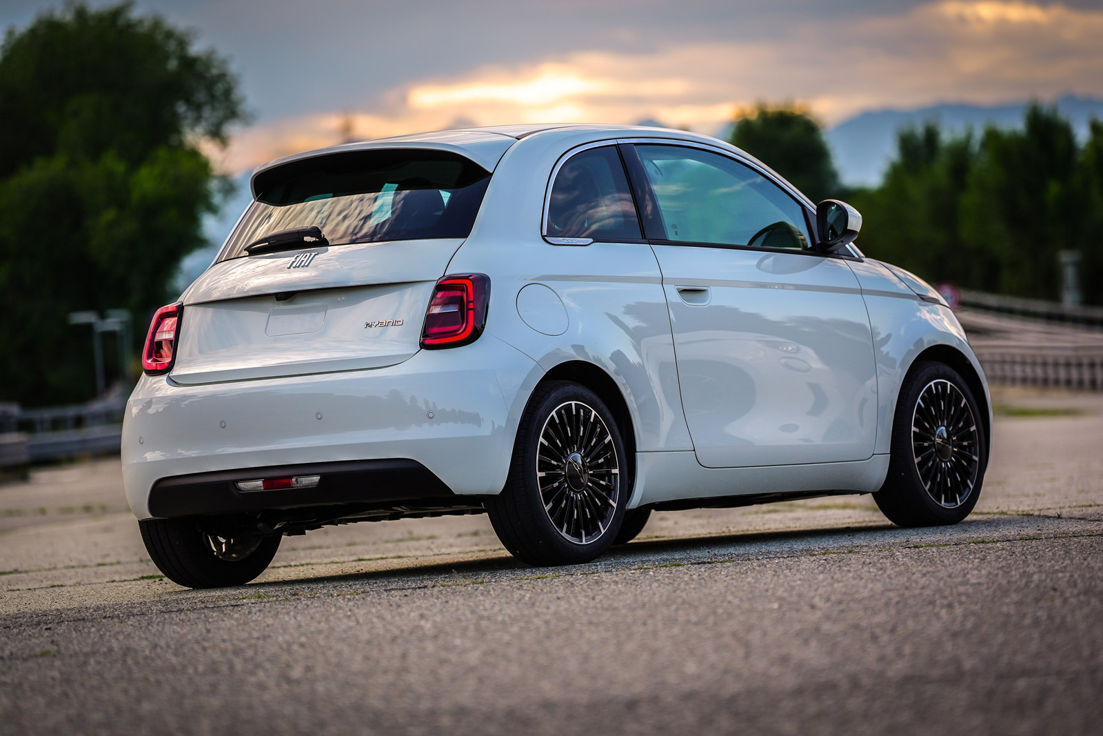NewFiat500HybridatMirafiori_preview-3.jpg