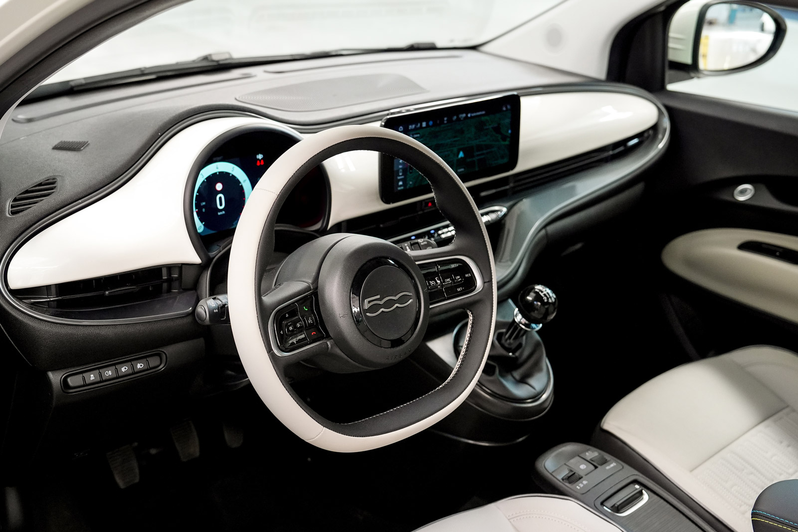NewFiat500HybridatMirafiori_preview-5.jpg