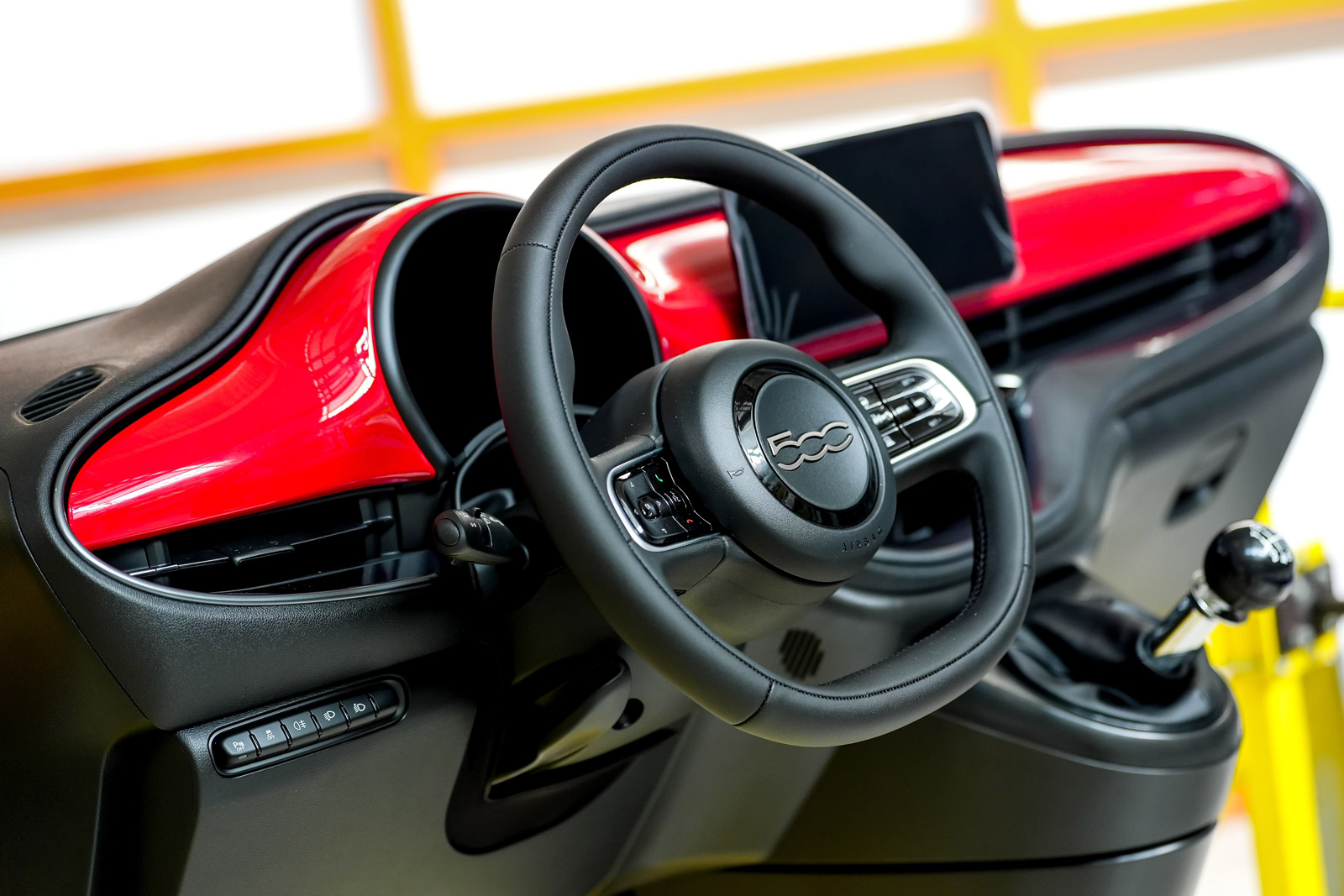 NewFiat500HybridatMirafiori_preview-6.jpg