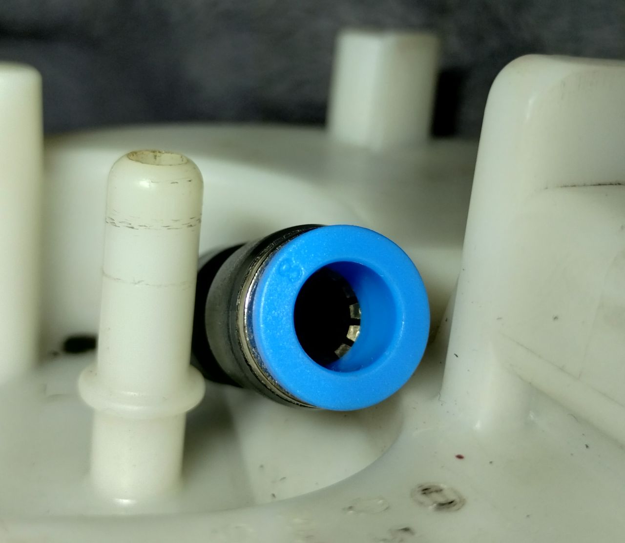 Pneumatic_quick_connectors_are_nicking_the_plastic.jpg