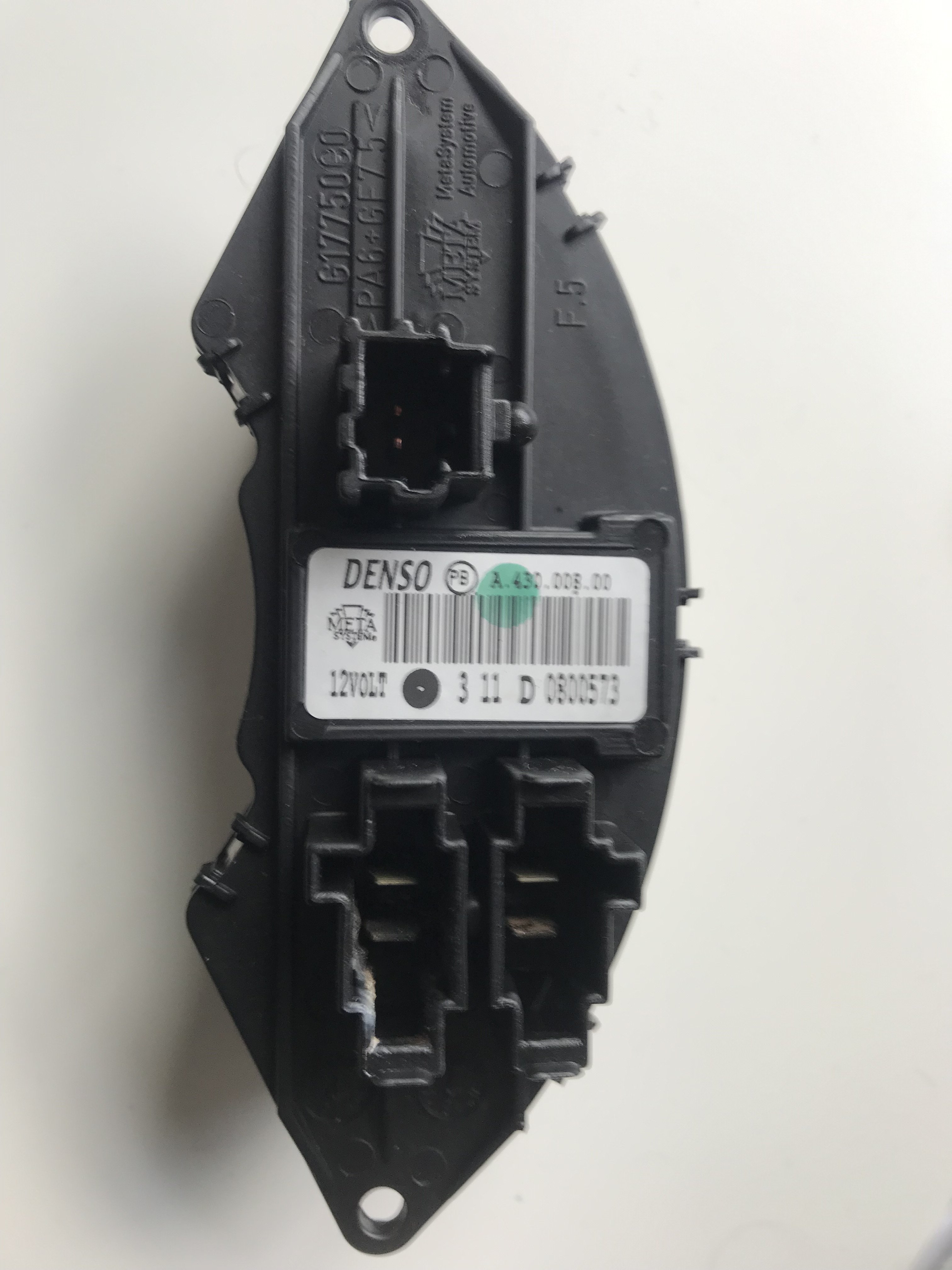 Regulator_Top_2014JetBlack2_Punto.jpeg