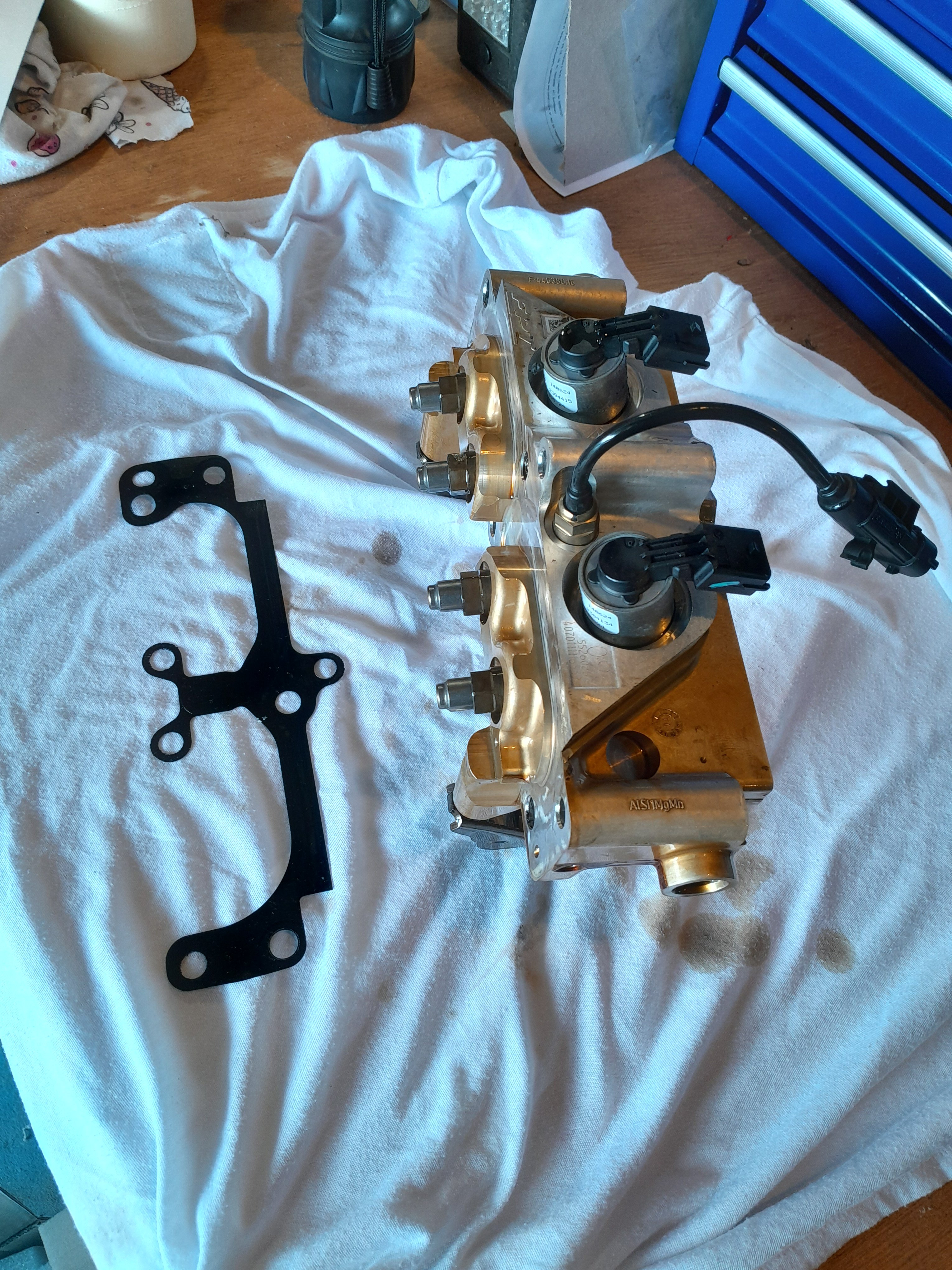 Uniair and gasket.jpg