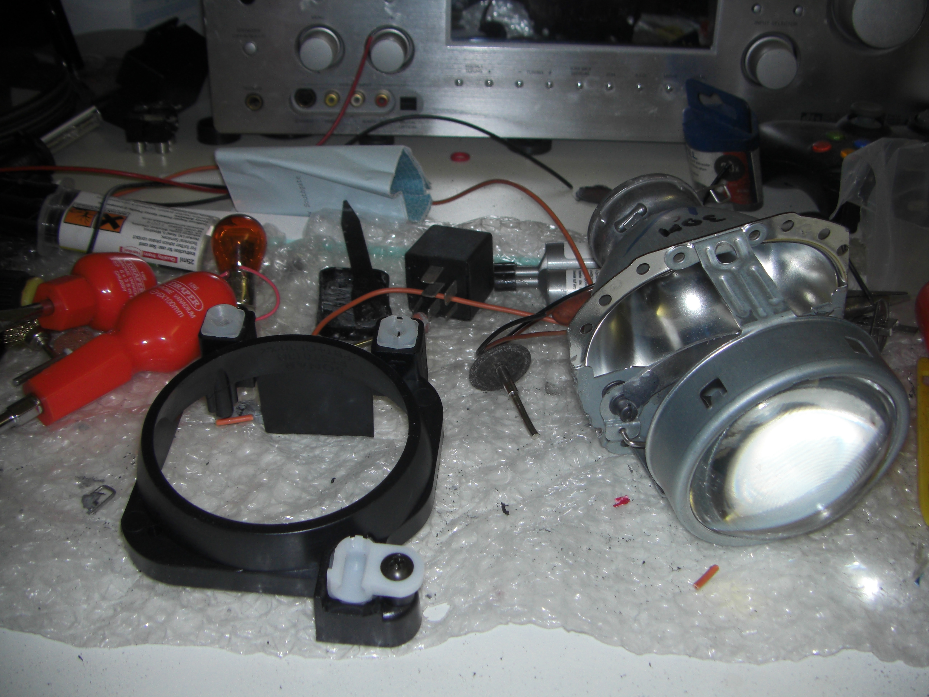 12_mounting_ring_next_to_hella_projector