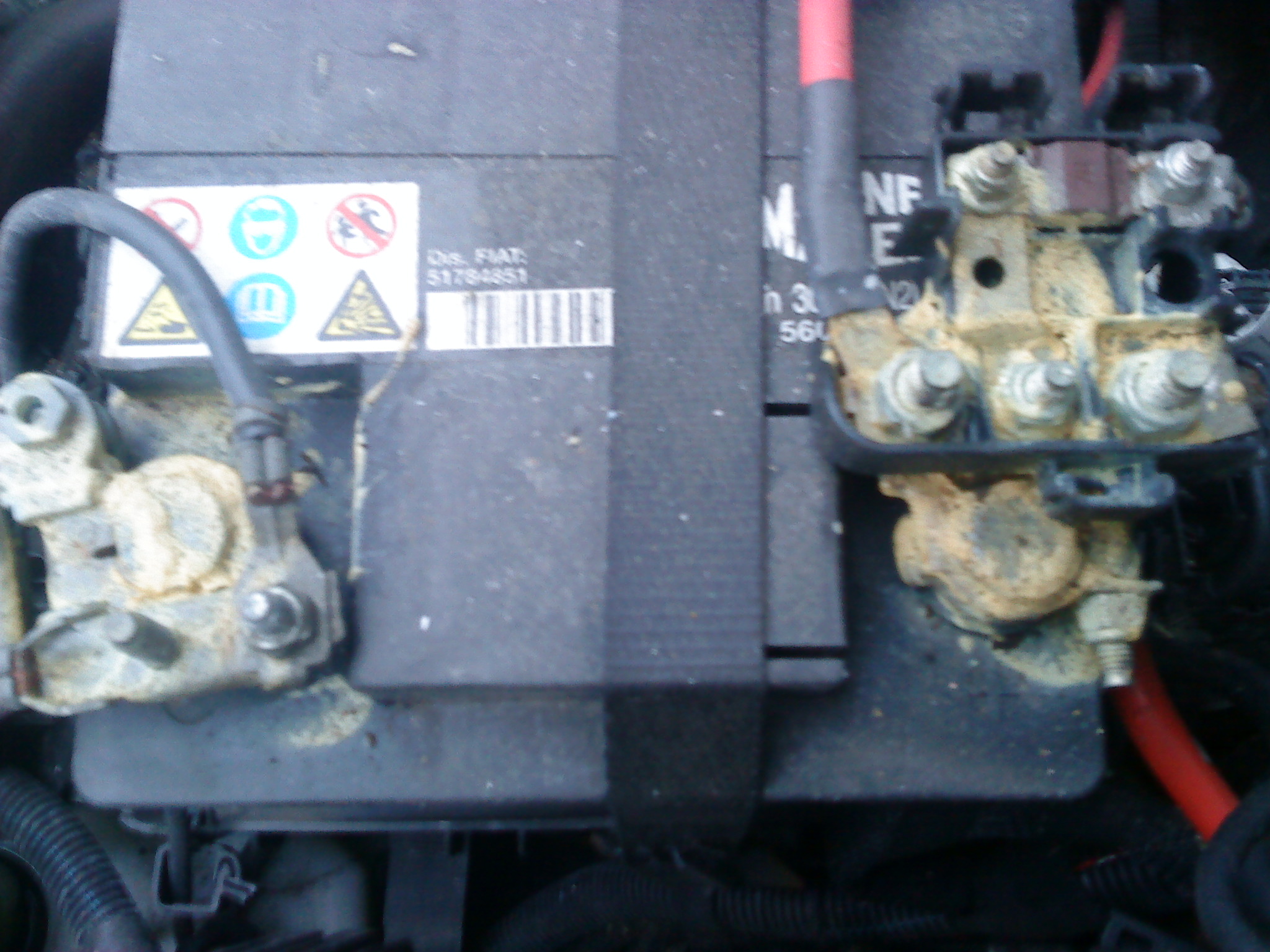 Battery gunk The FIAT Forum