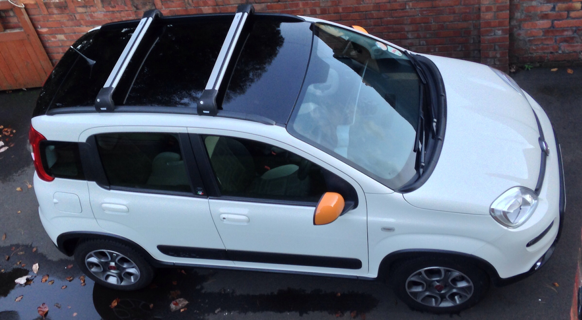 Black roof, orange mirrors