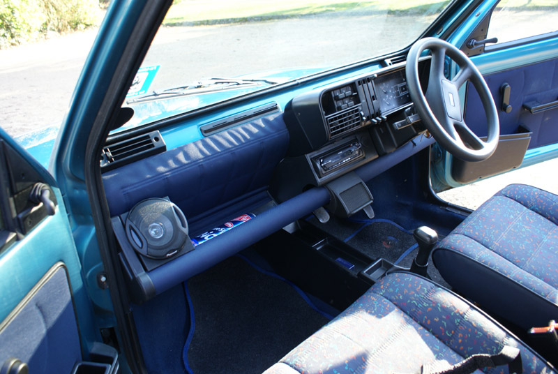 Dash_with_stereo