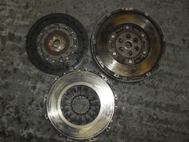 FIAT_old_flywheel_and_clutch_Small_.JPG