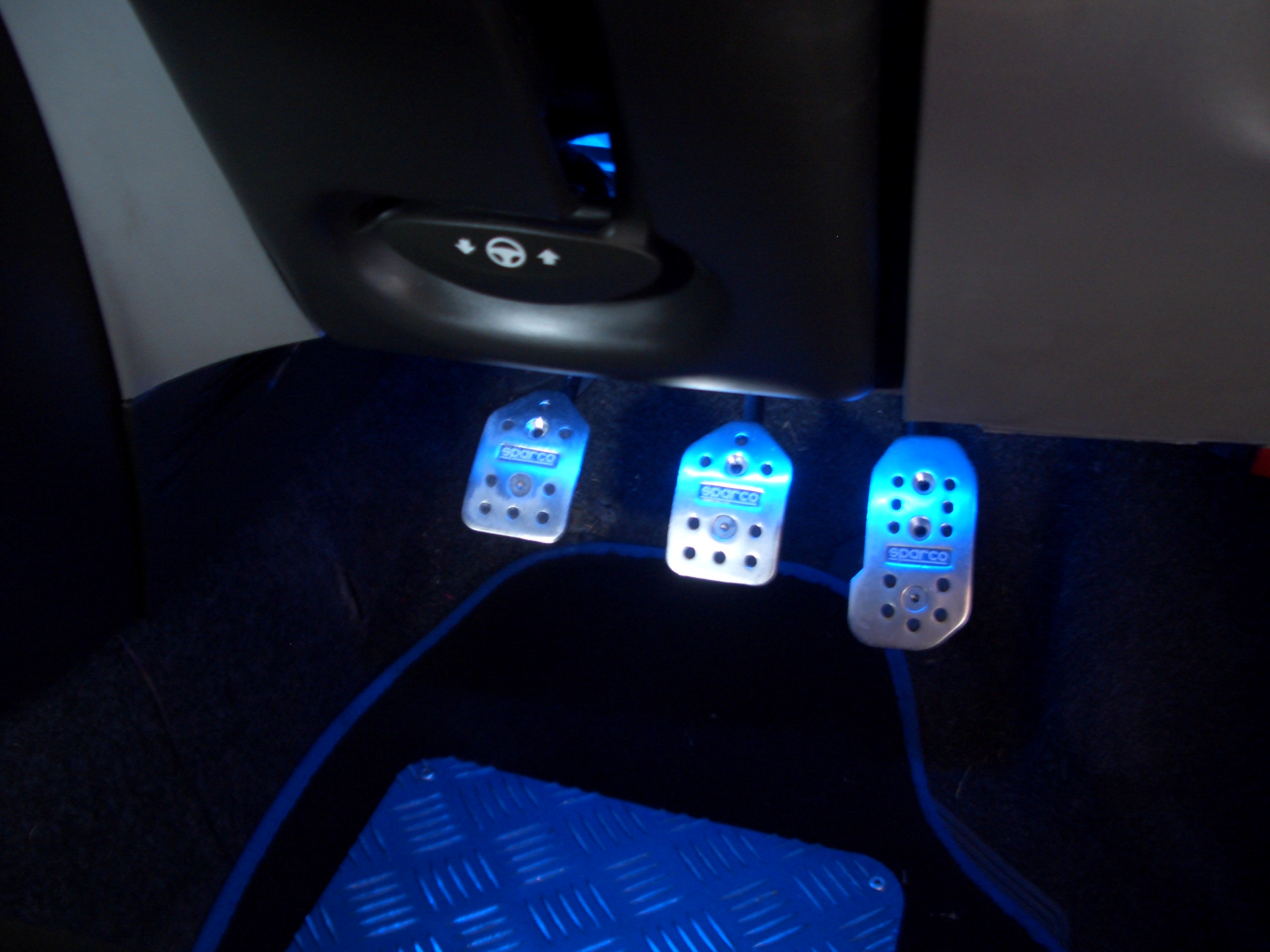 footwell_led_s.JPG