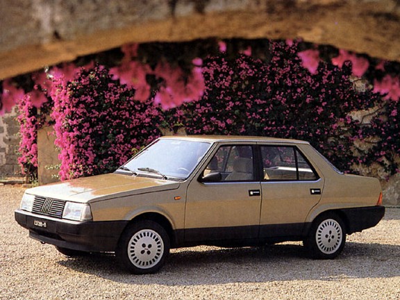 fiat_croma_tan_1983_grass