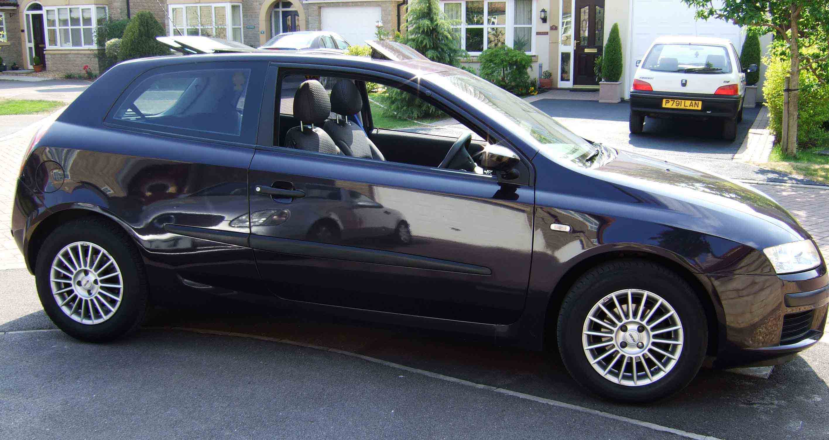 Fiat_Stilo_side_compressed