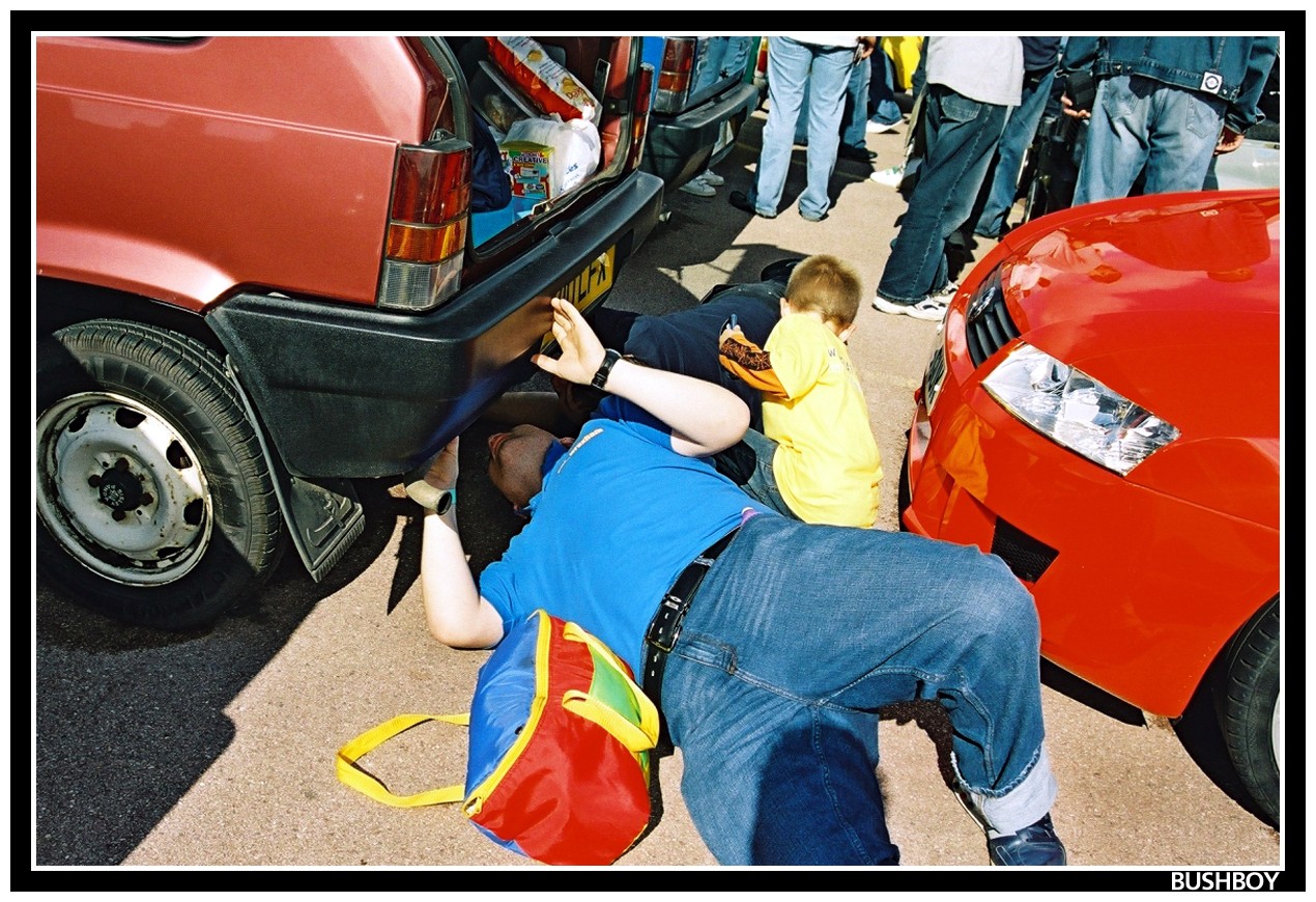 Gaydon 2006 - Gaz being a mechanic?  RUN!!!