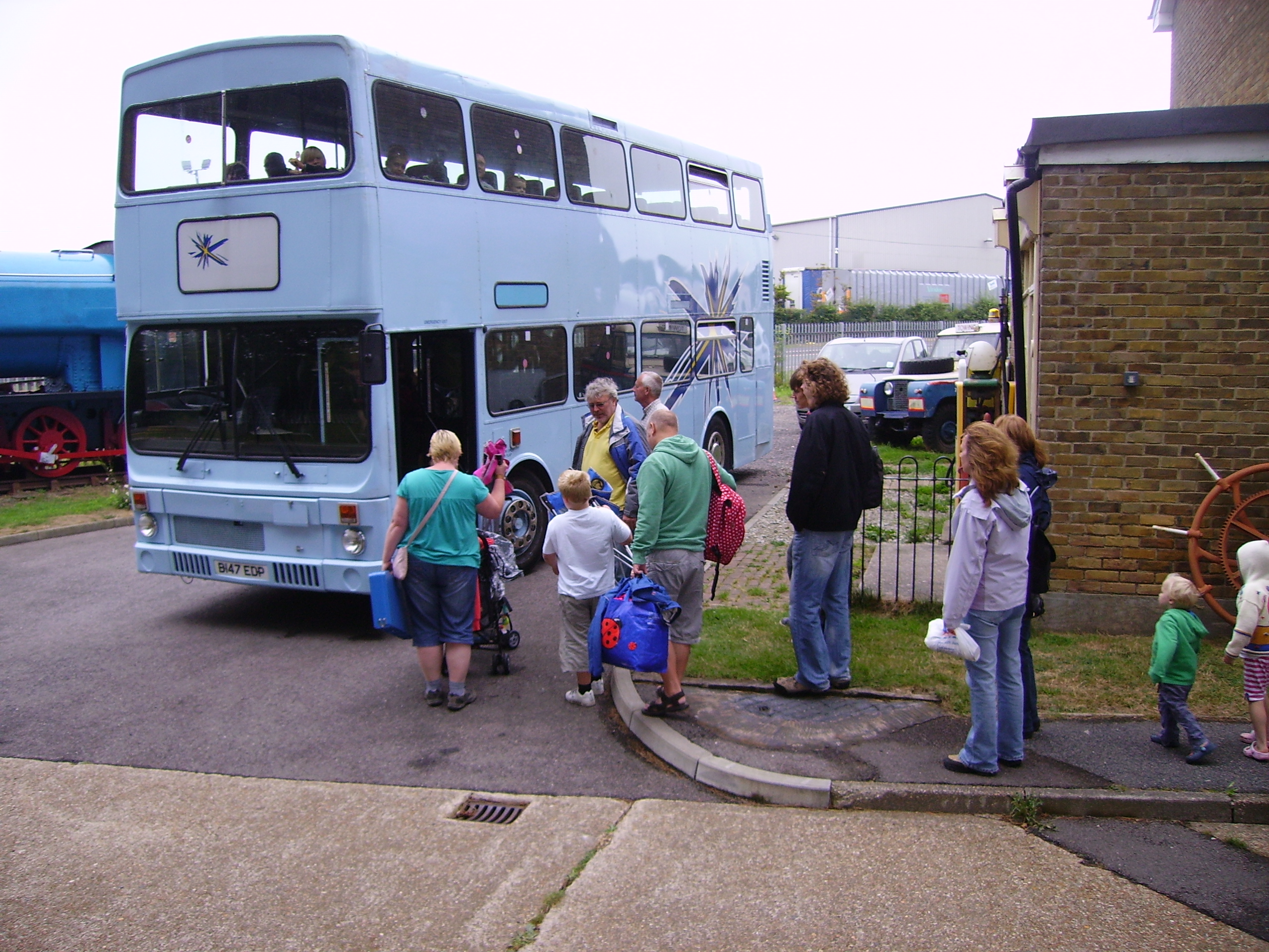 Getting_on_bus_to_take_us_to_picnic_at_Kearsney_Abbey