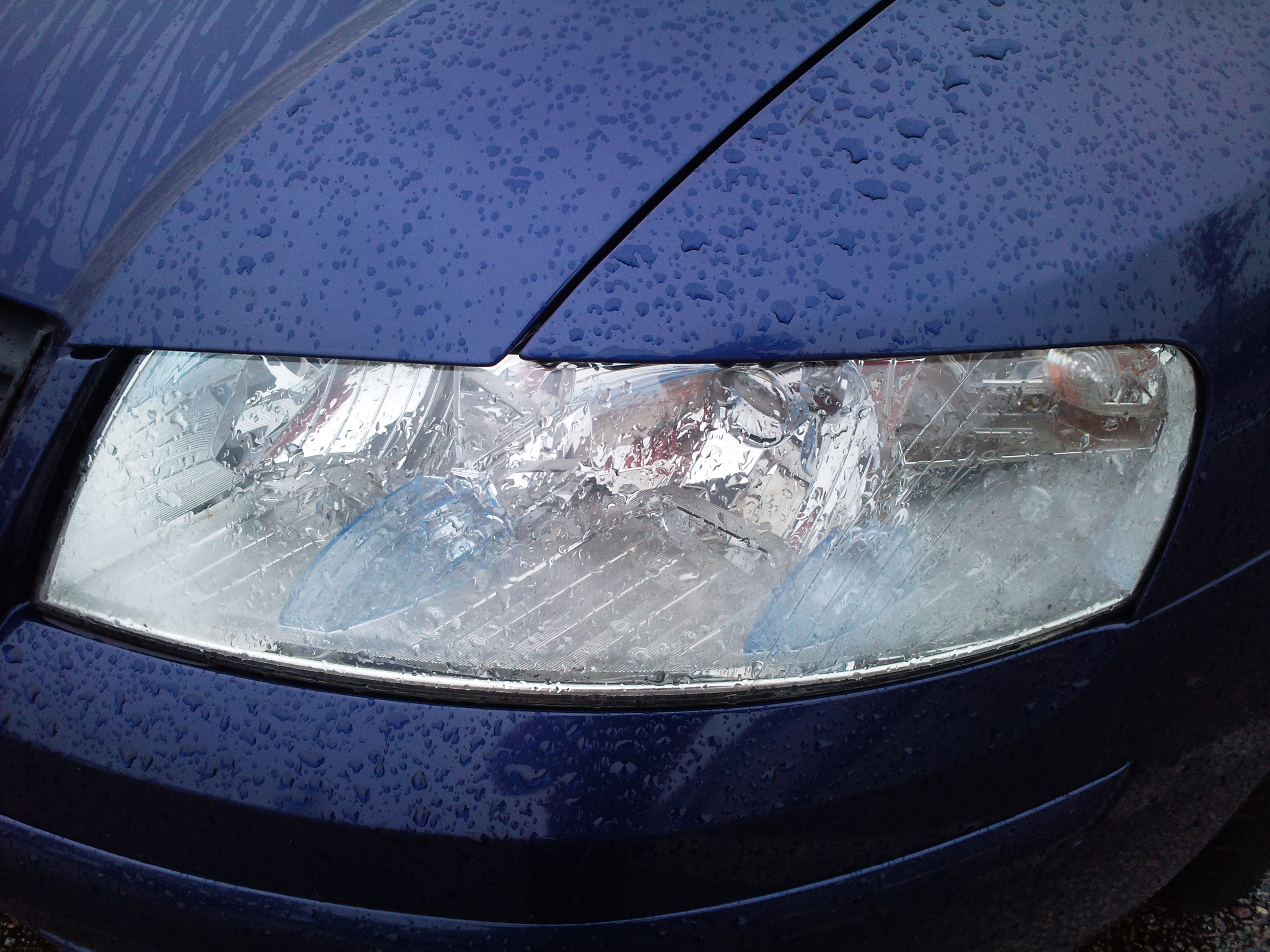 Near side Stilo headlamp condensation