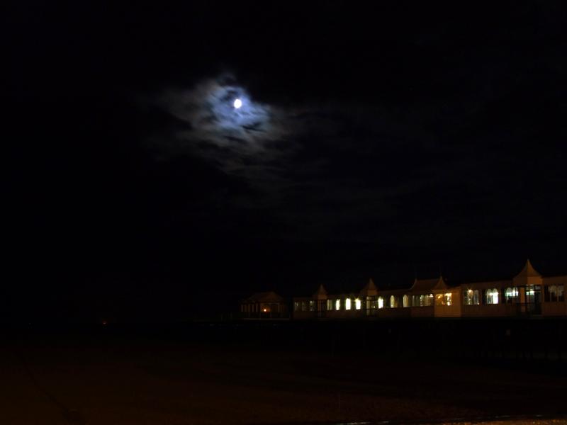 pier_moon