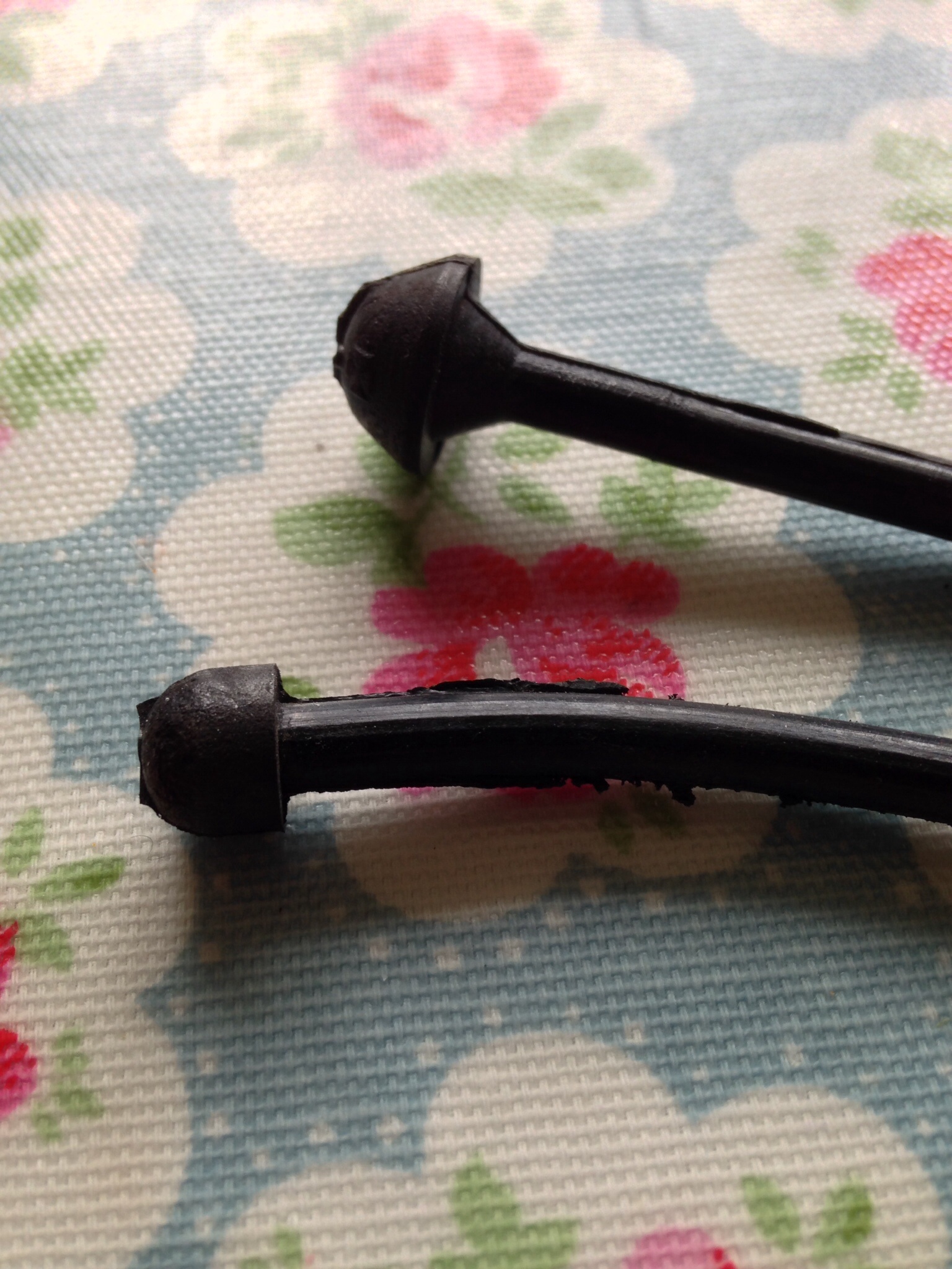 Rubber parcel shelf straps II