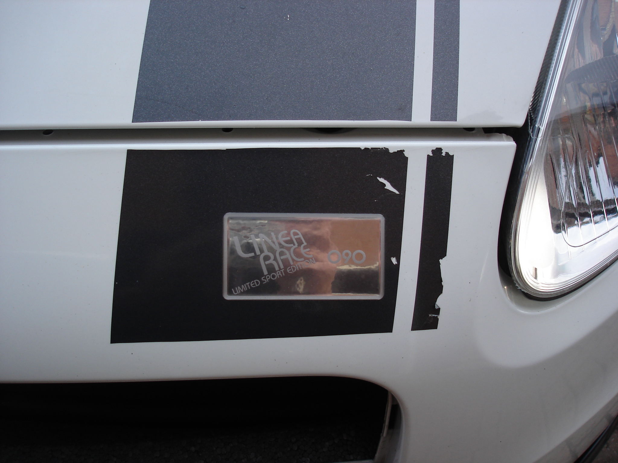 White Linea Race