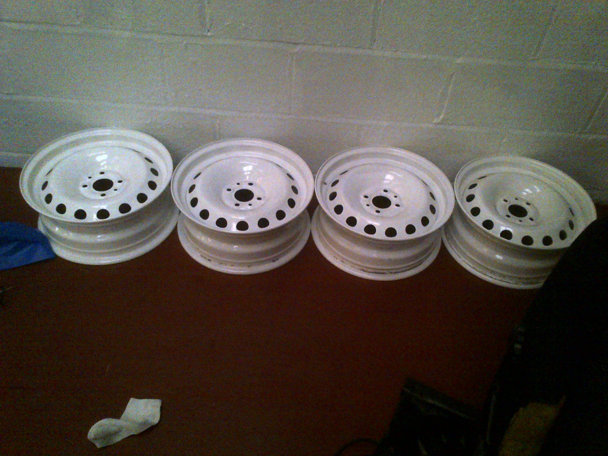 white multipla wheels for Blue3